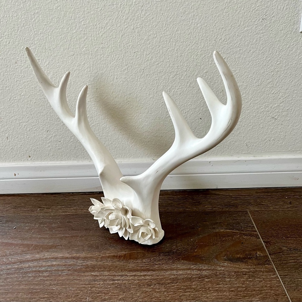 Elegant White Antler Sculpture with Floral Accent fake - Picture 2 of 11